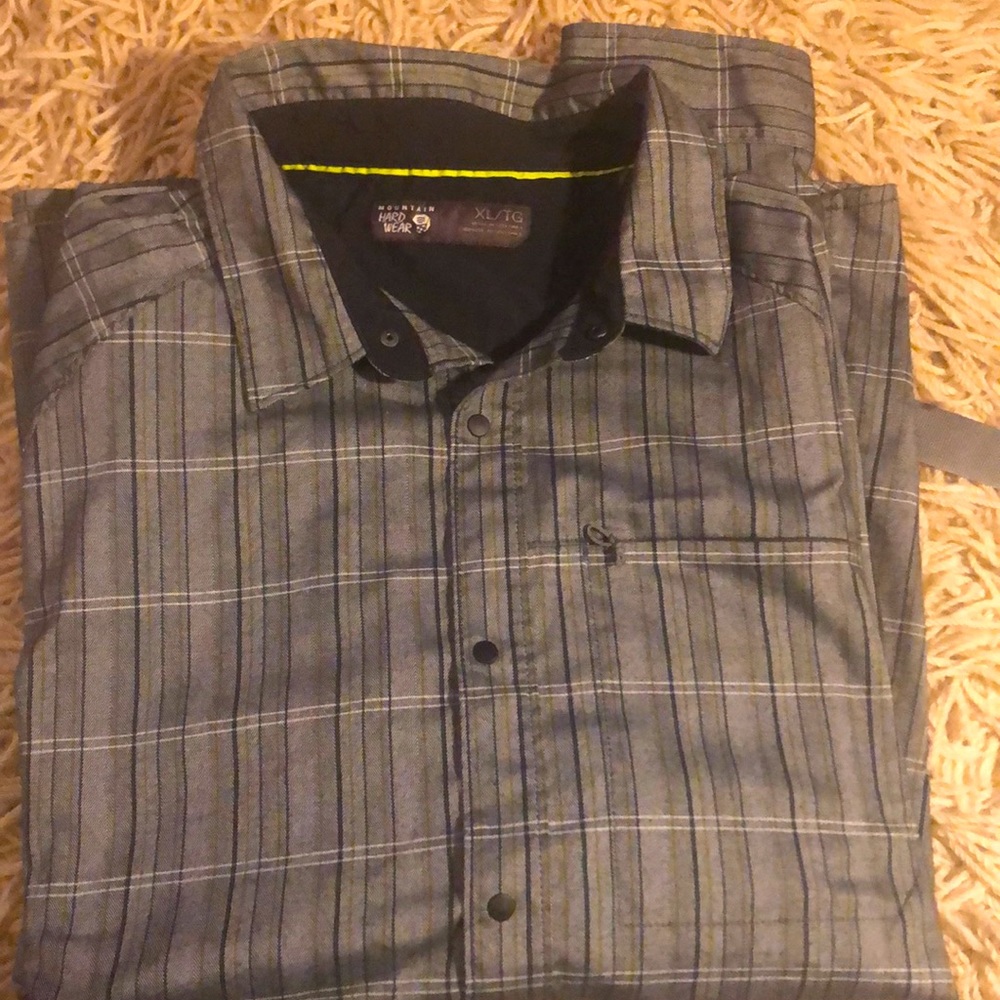 Mountain hardwear shirt